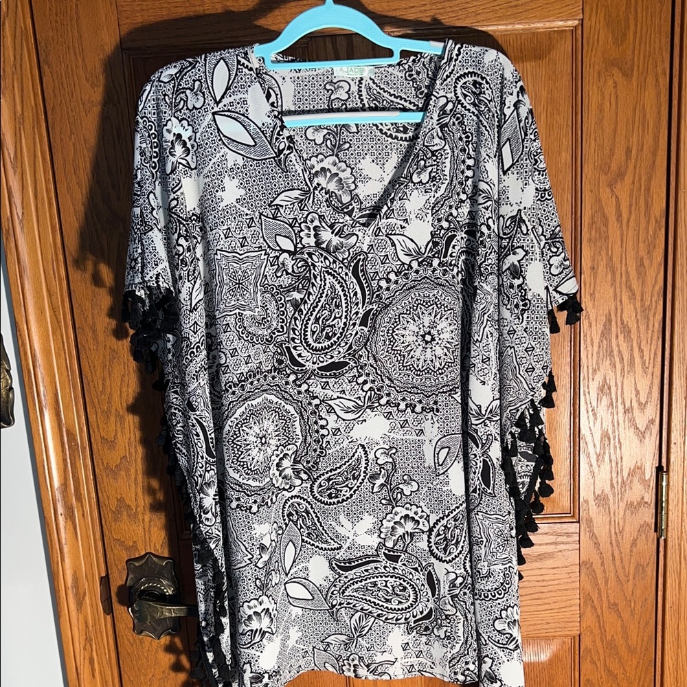 Black and White Paisley Women's Beach Cover Up